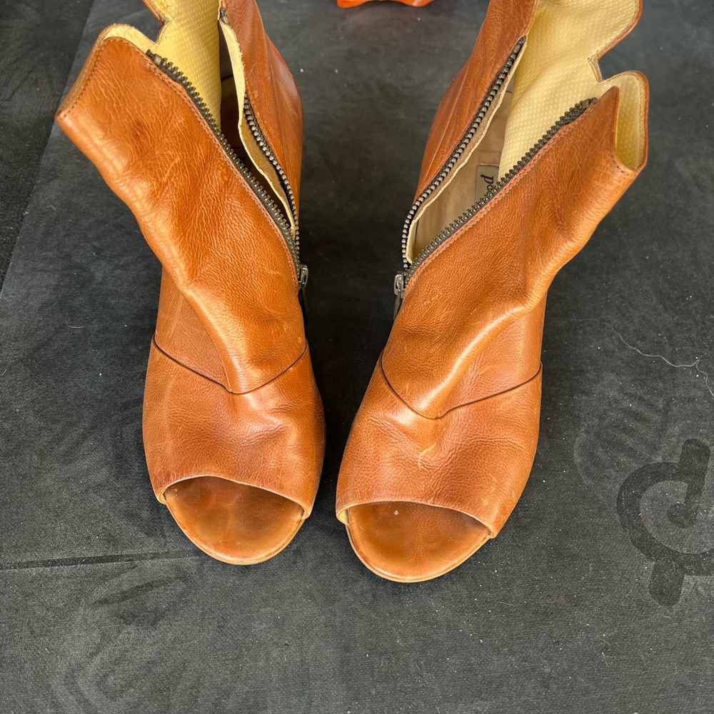 Paul Green Tan Booties Size 9